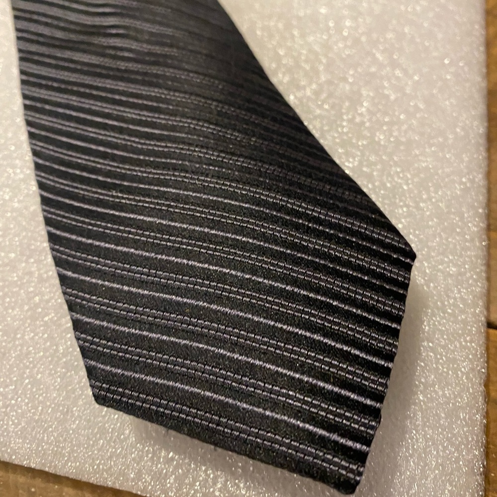 NWT 100% Silk Mens Black Slim Tie by BLOOMINGDALES - Muted Diagonal Stripe